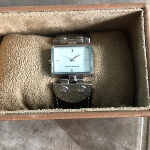 Michael Kors Watch - Picture 3 of 7